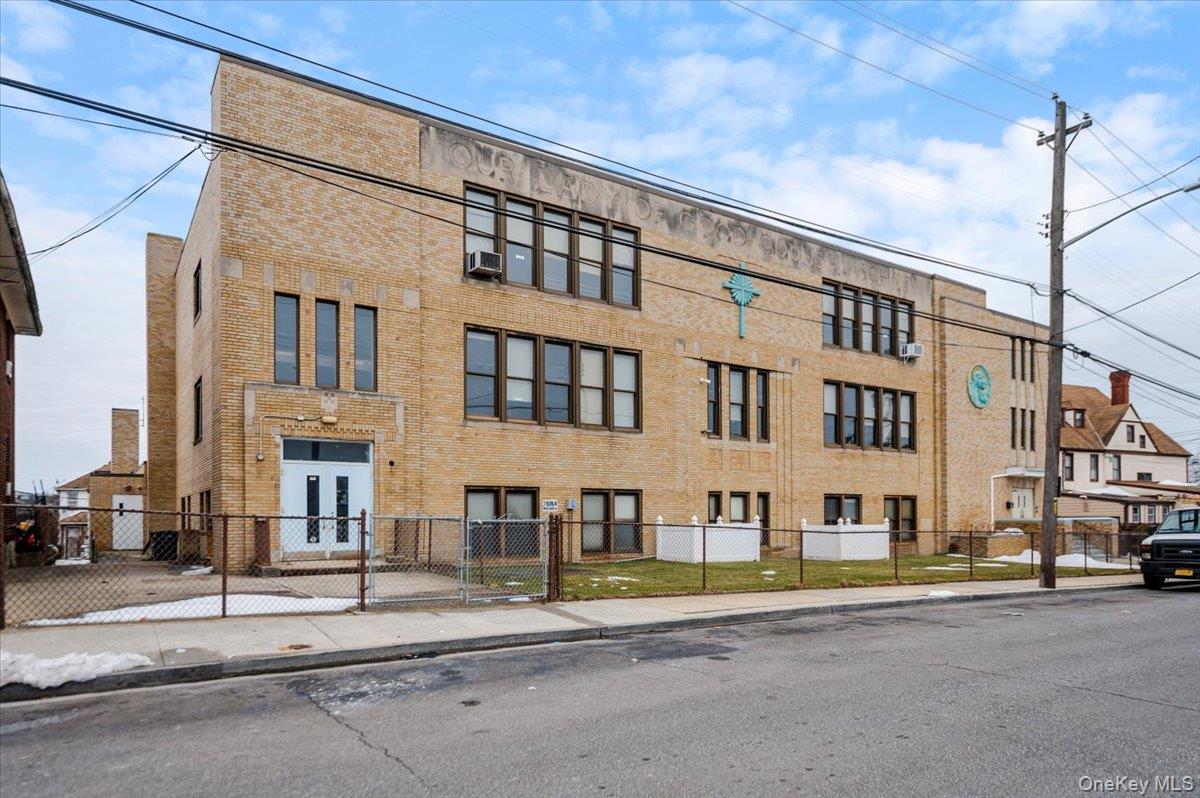 #1 photo, 90 Henry Street, 長島 Inwood , NY 11096