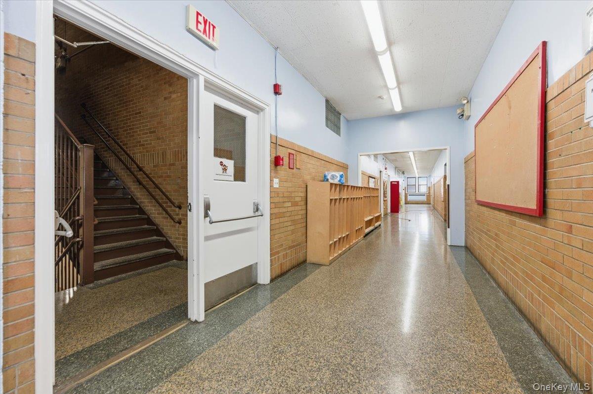 #12 photo, 90 Henry Street, 長島 Inwood , NY 11096