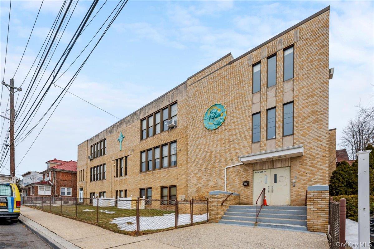 #2 photo, 90 Henry Street, 長島 Inwood , NY 11096