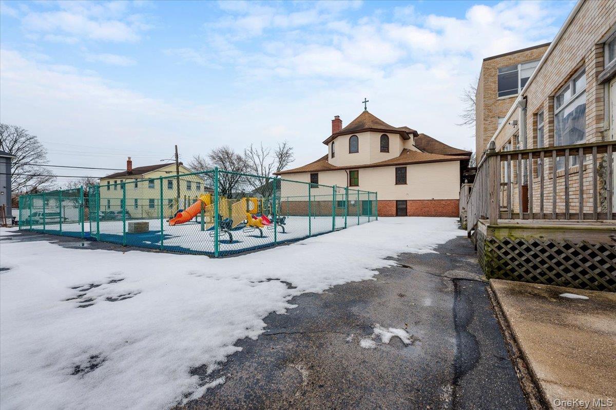 #3 photo, 90 Henry Street, 長島 Inwood , NY 11096