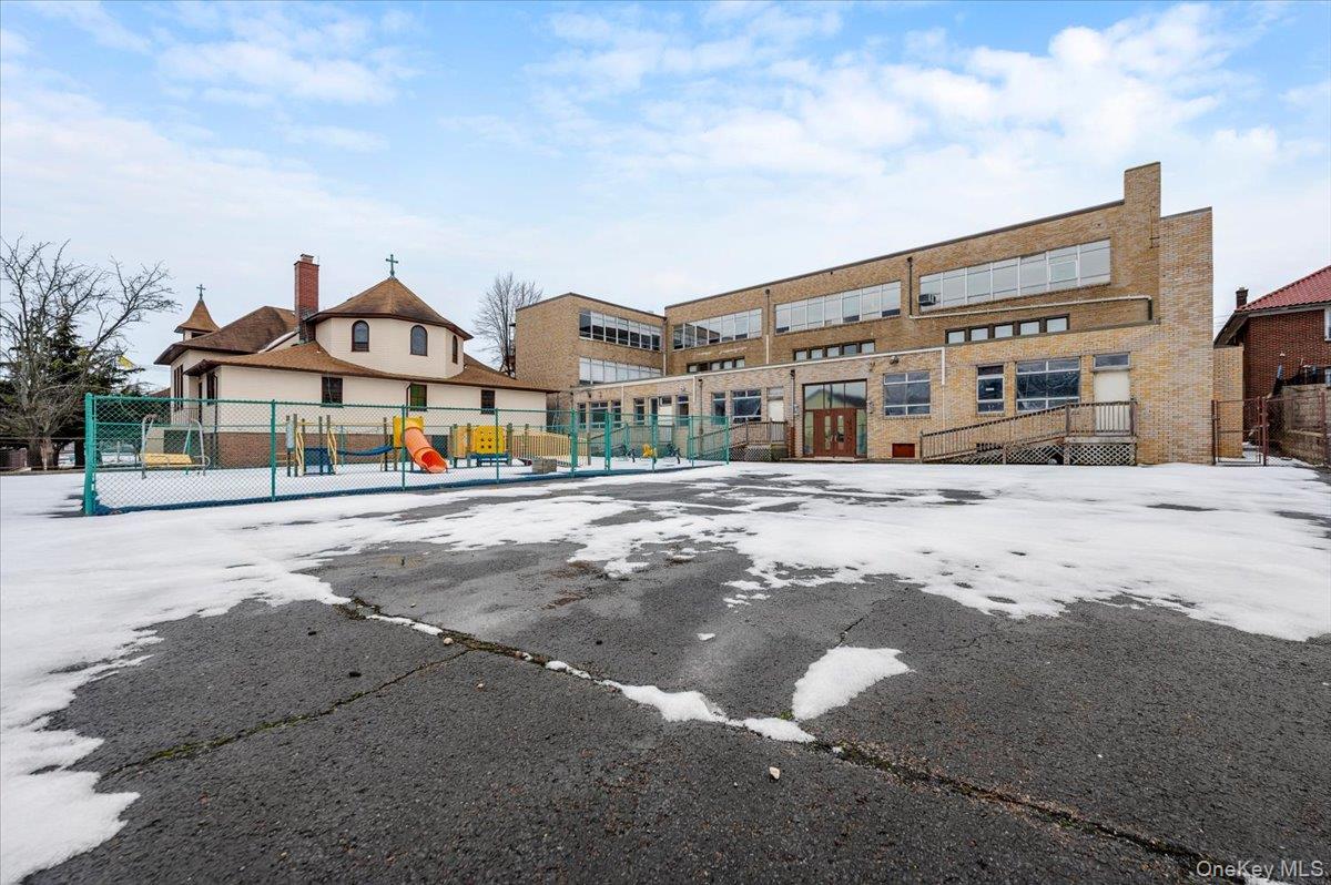 #4 photo, 90 Henry Street, 長島 Inwood , NY 11096