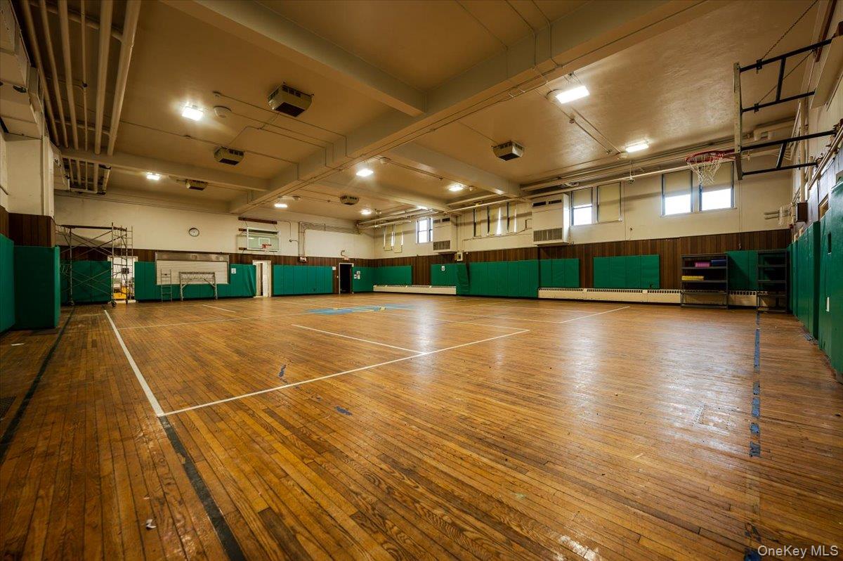 #5 photo, 90 Henry Street, 長島 Inwood , NY 11096