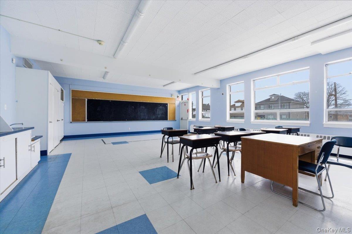 #8 photo, 90 Henry Street, 長島 Inwood , NY 11096