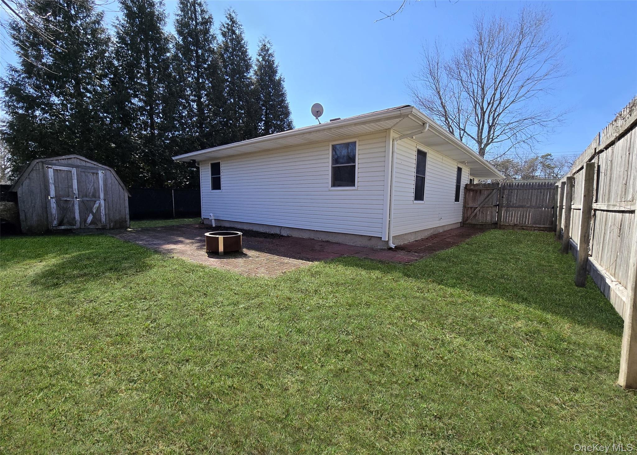 #15 photo, 325 Dunton Avenue, সাফোক কাউন্টি East Patchogue , NY 11772