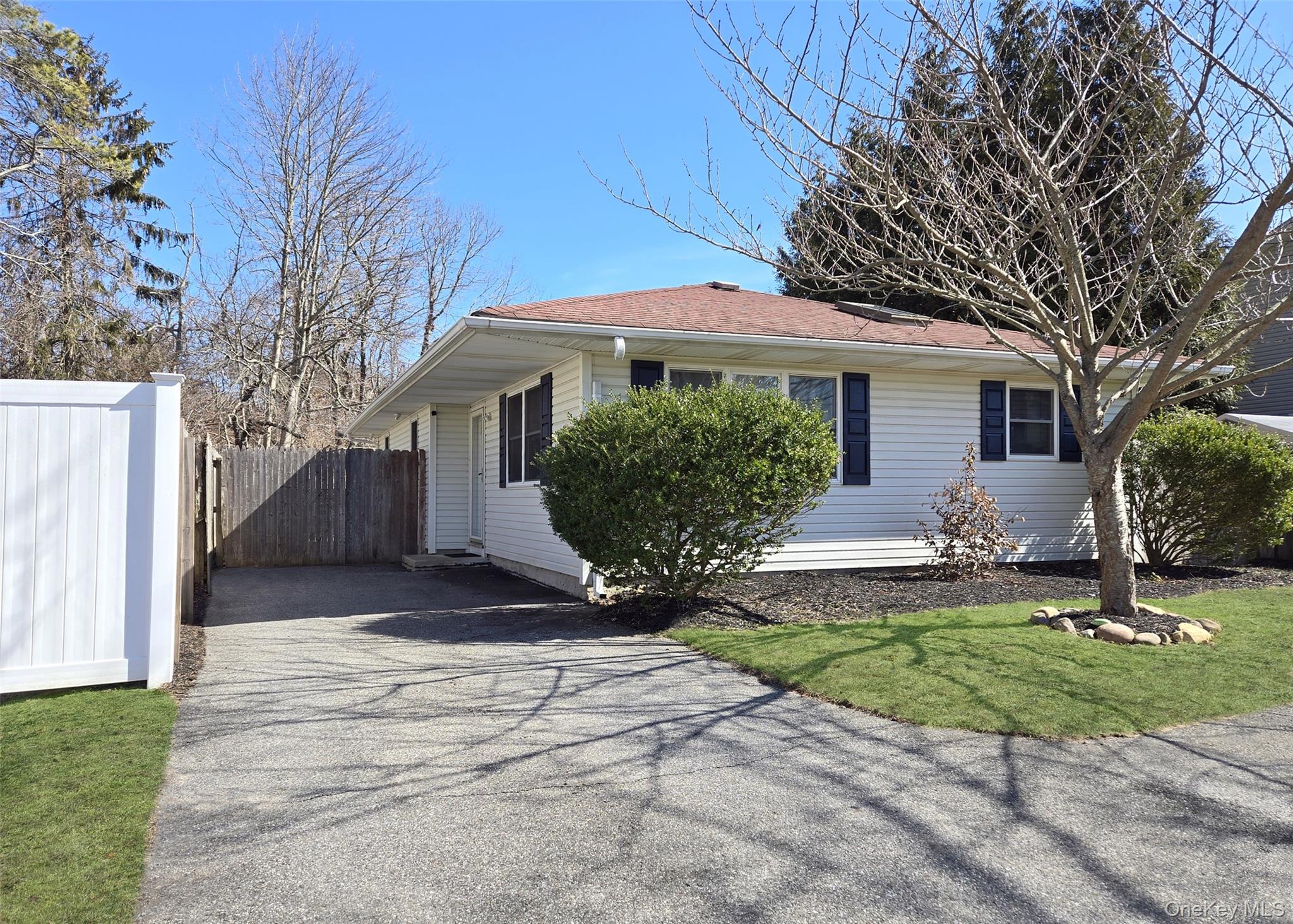 #2 photo, 325 Dunton Avenue, সাফোক কাউন্টি East Patchogue , NY 11772