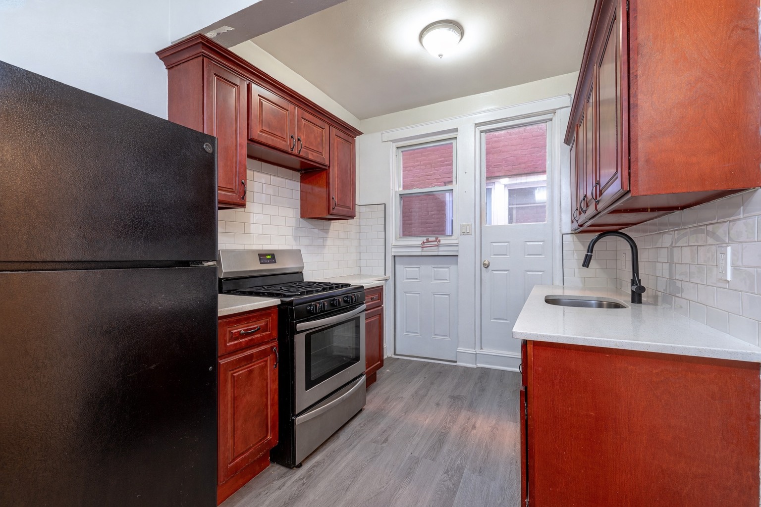 #14 photo, 949 E 214 ST, Williamsbridge , NY 10469