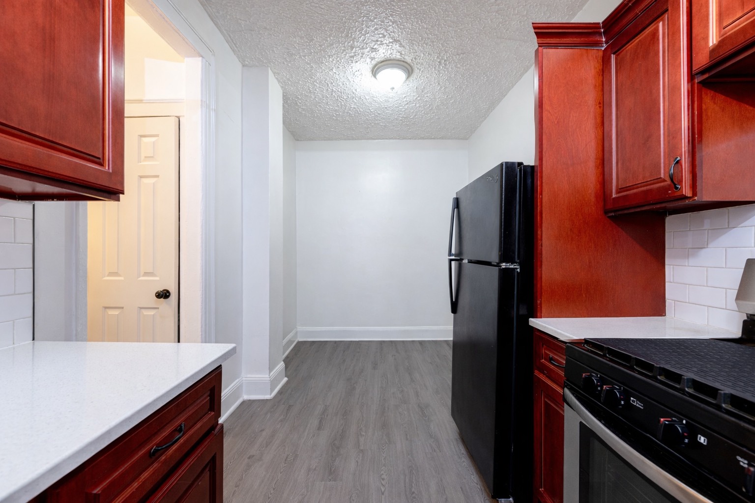 #15 photo, 949 E 214 ST, Williamsbridge , NY 10469