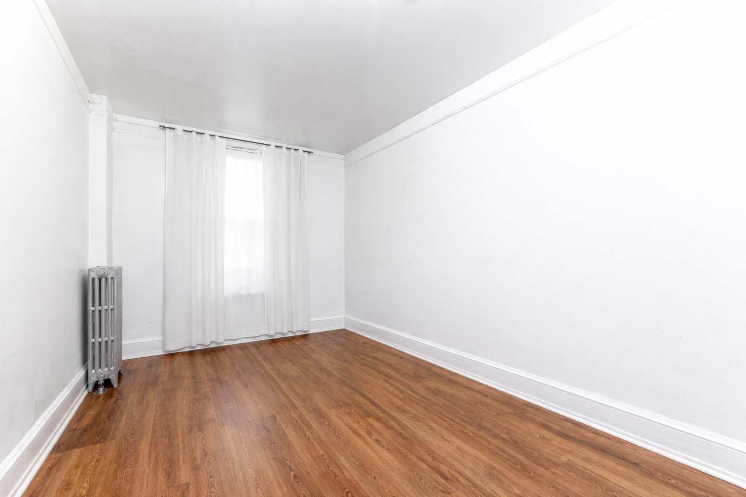 #16 photo, 949 E 214 ST, Williamsbridge , NY 10469