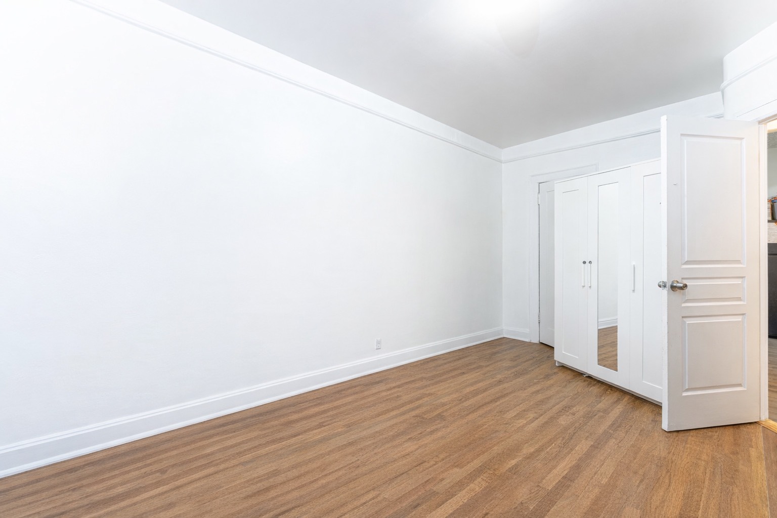 #17 photo, 949 E 214 ST, Williamsbridge , NY 10469