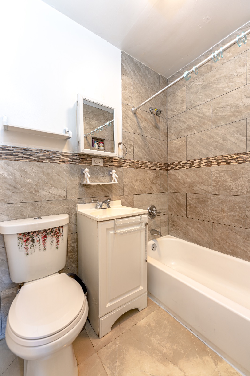 #20 photo, 949 E 214 ST, Williamsbridge , NY 10469