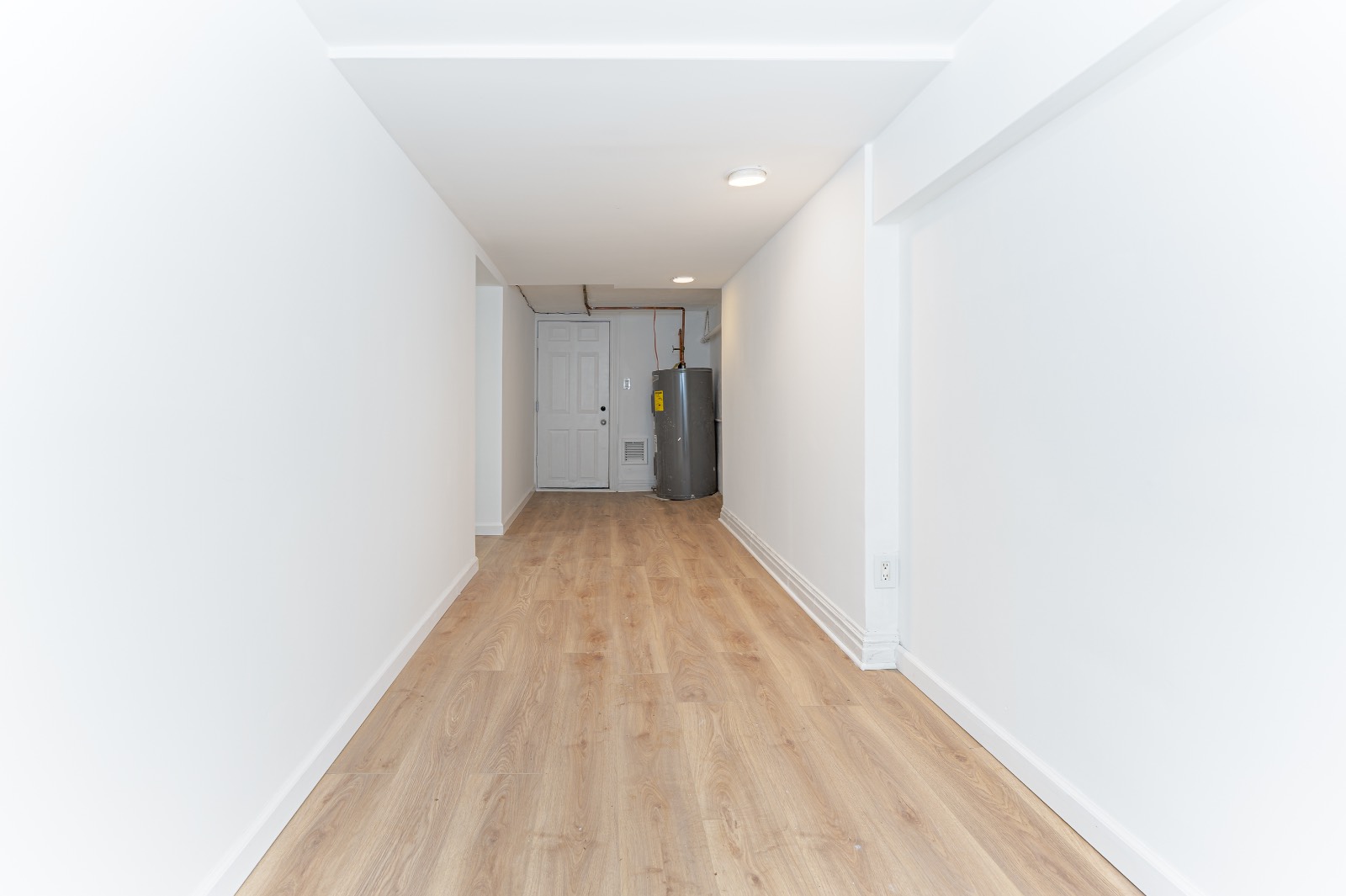 #33 photo, 949 E 214 ST, Williamsbridge , NY 10469