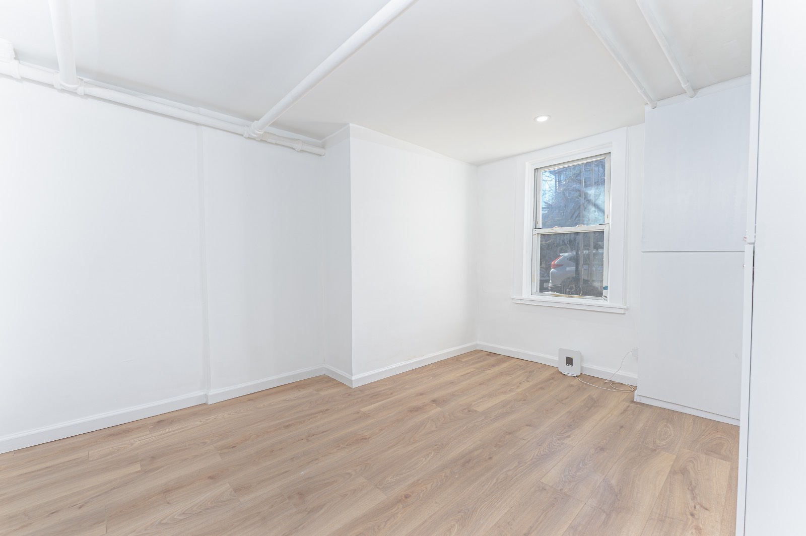 #36 photo, 949 E 214 ST, Williamsbridge , NY 10469