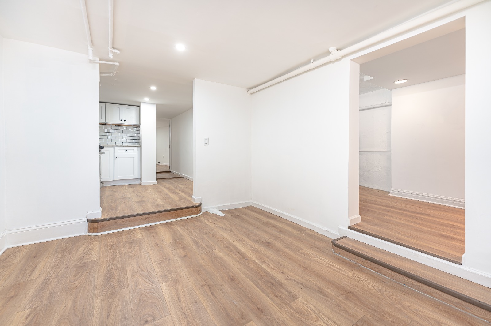 #37 photo, 949 E 214 ST, Williamsbridge , NY 10469