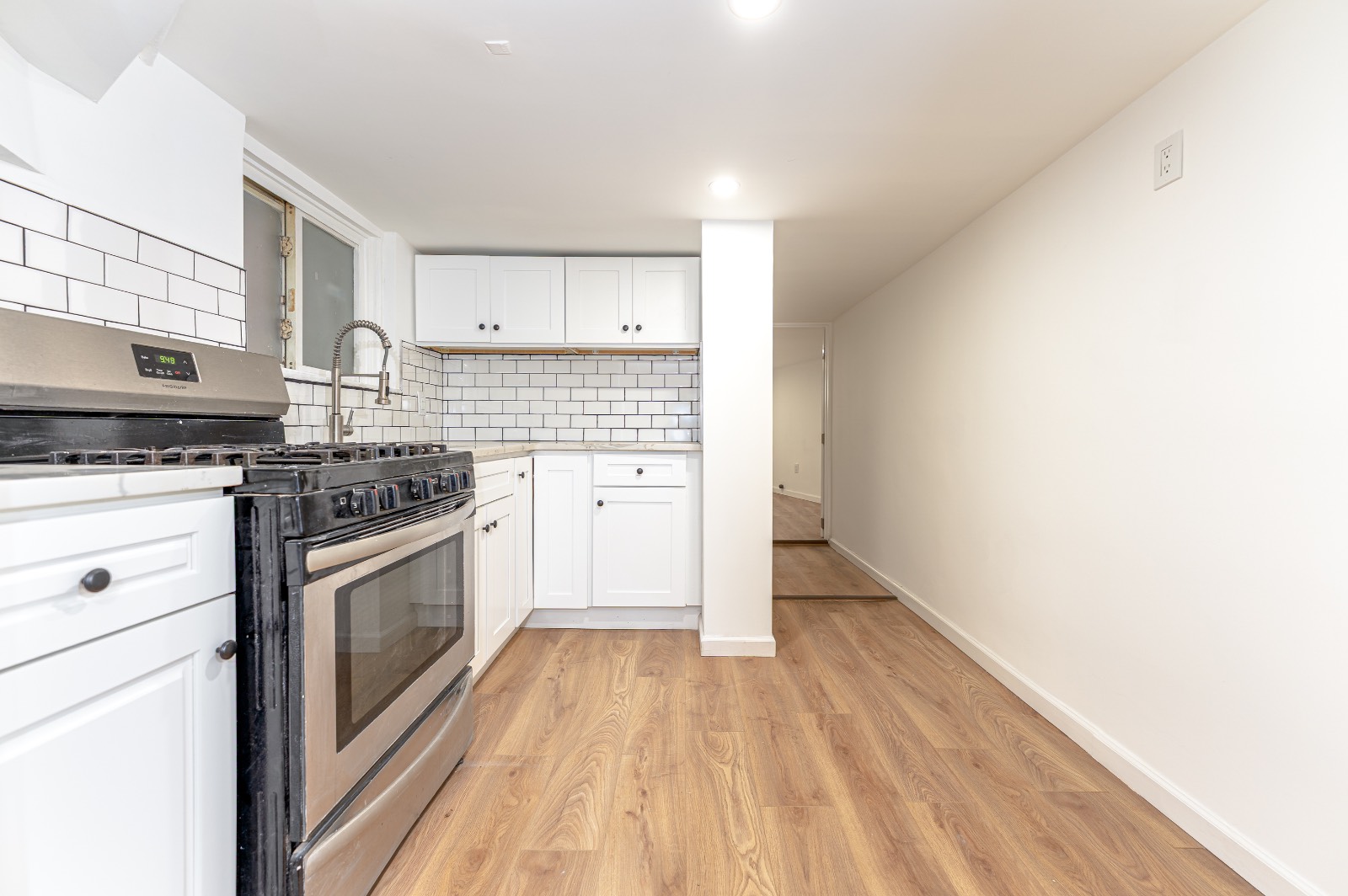 #38 photo, 949 E 214 ST, Williamsbridge , NY 10469