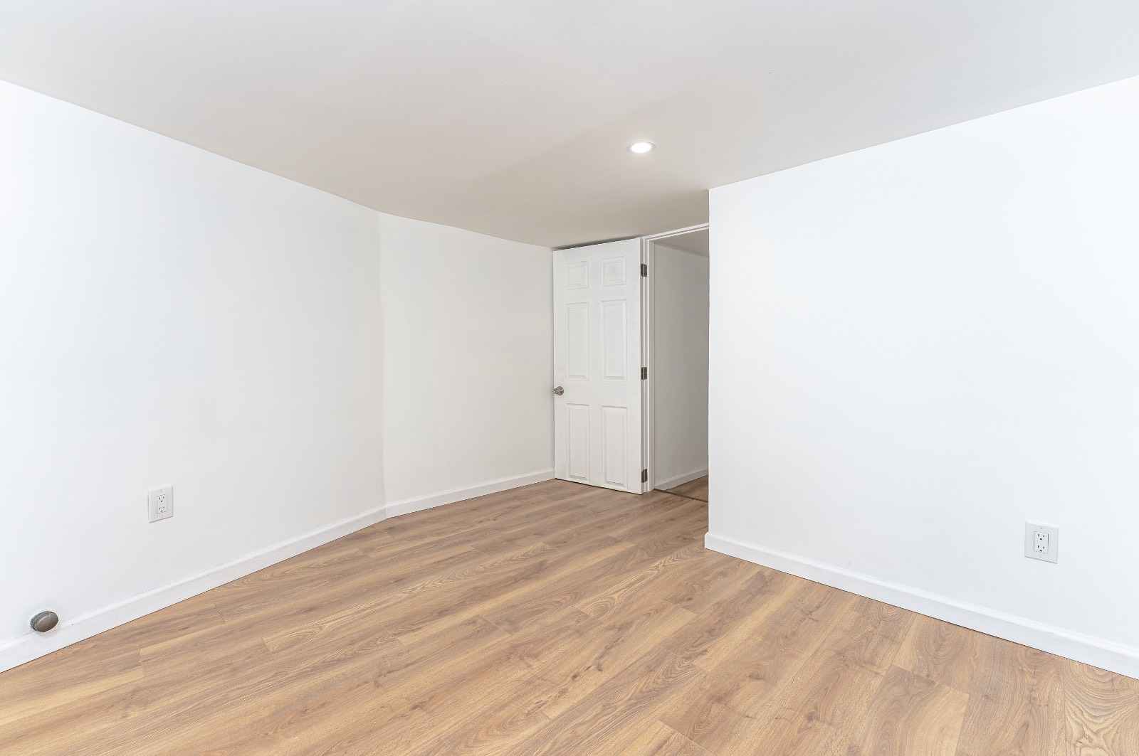 #40 photo, 949 E 214 ST, Williamsbridge , NY 10469