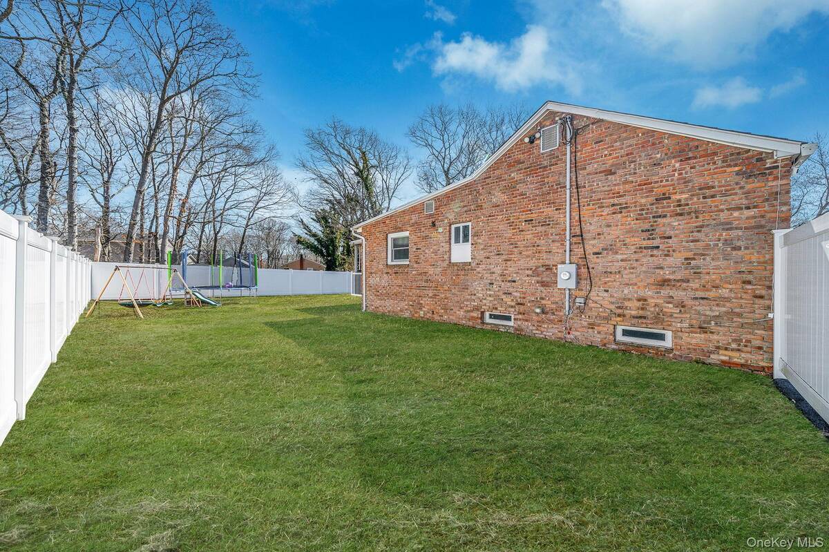 #25 photo, 77 Market Street, 东长岛 Mastic Beach , NY 11951