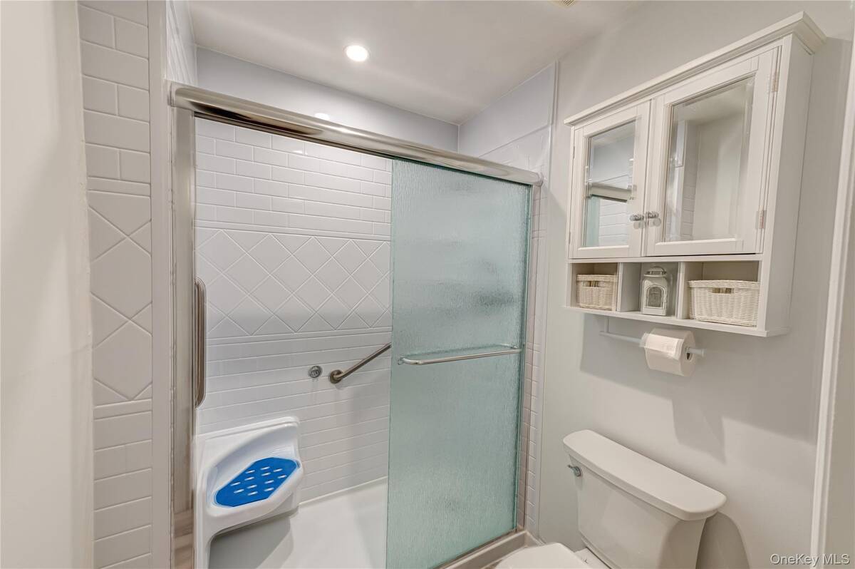 #17 photo, 263 Glen Drive, सफ़ोक काउंटी Ridge , NY 11961