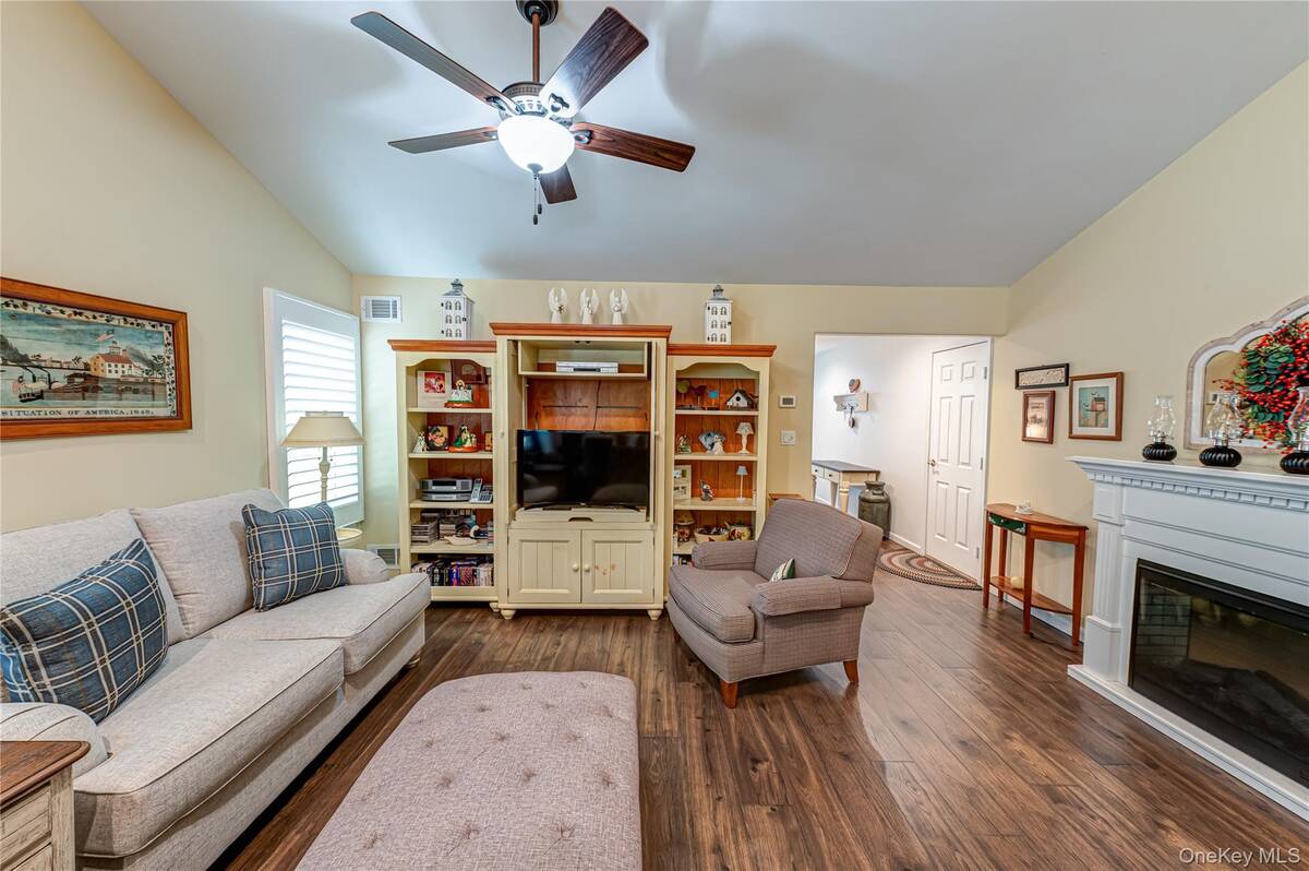 #7 photo, 263 Glen Drive, सफ़ोक काउंटी Ridge , NY 11961