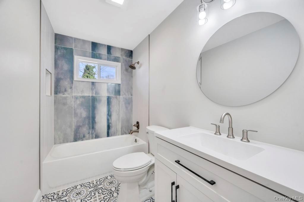 #16 photo, 339 Avenue B, Ronkonkoma , NY 11779