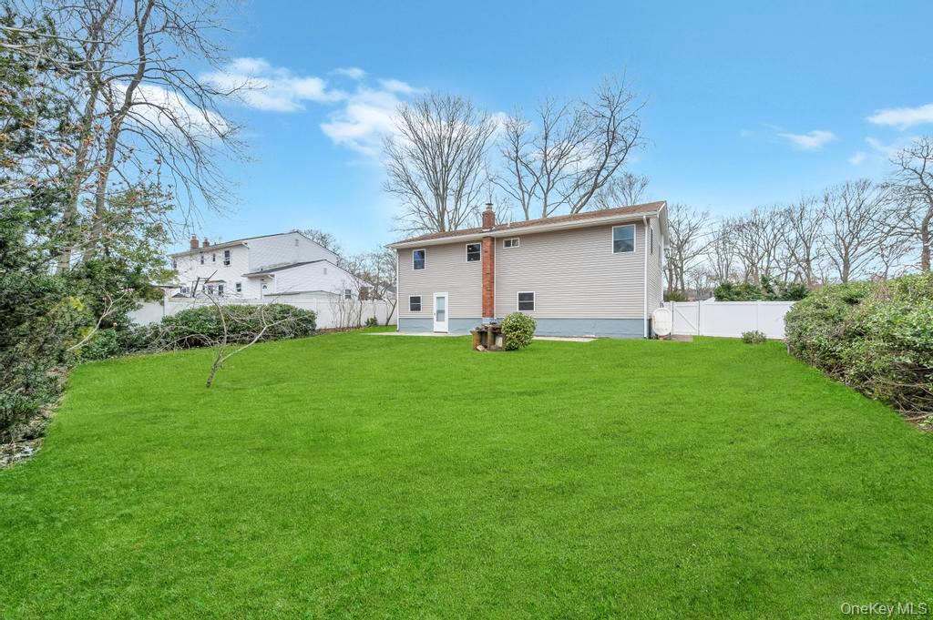 #5 photo, 339 Avenue B, Ronkonkoma , NY 11779