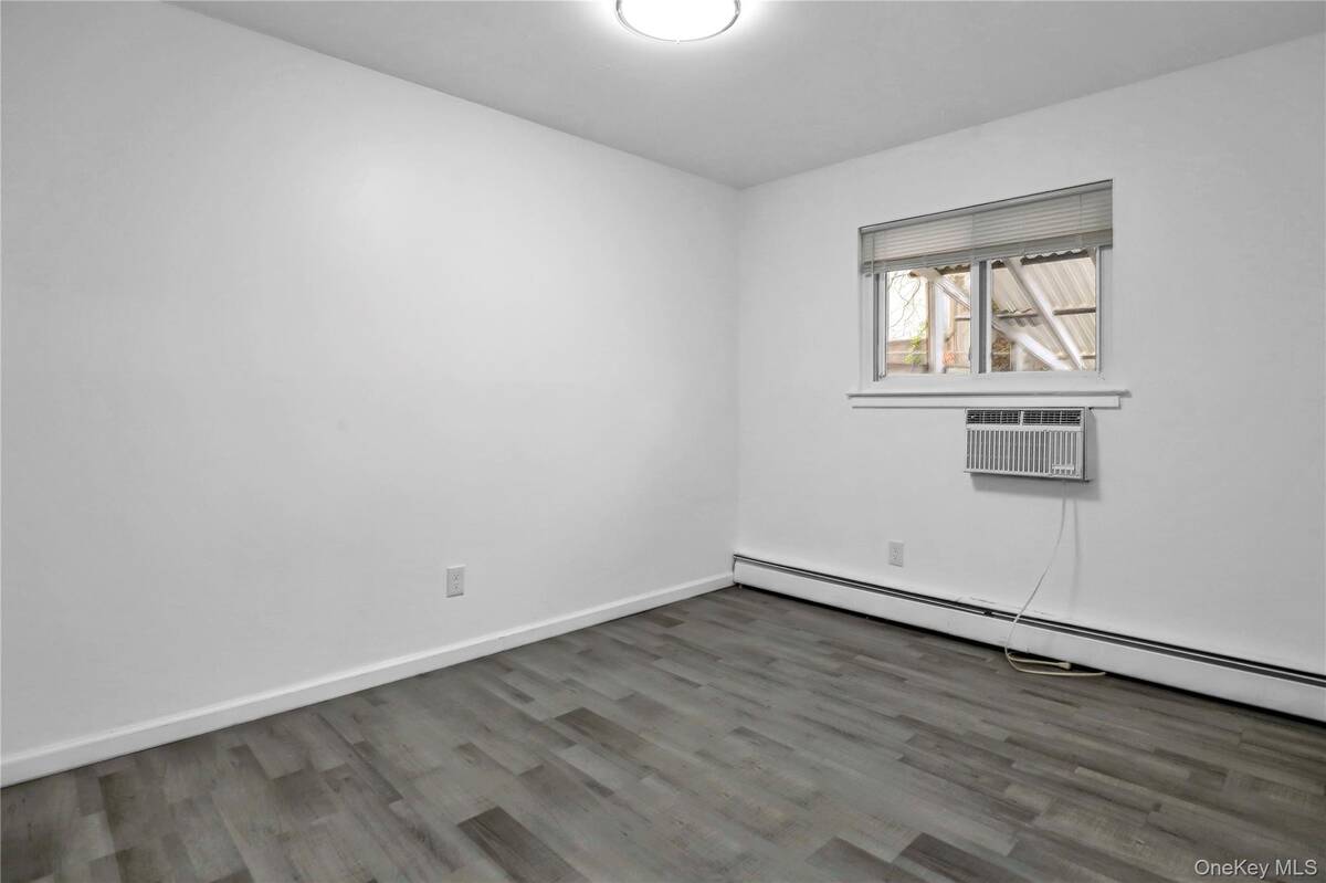 #10 photo, 11 Broadway, सफ़ोक काउंटी Ronkonkoma , NY 11779