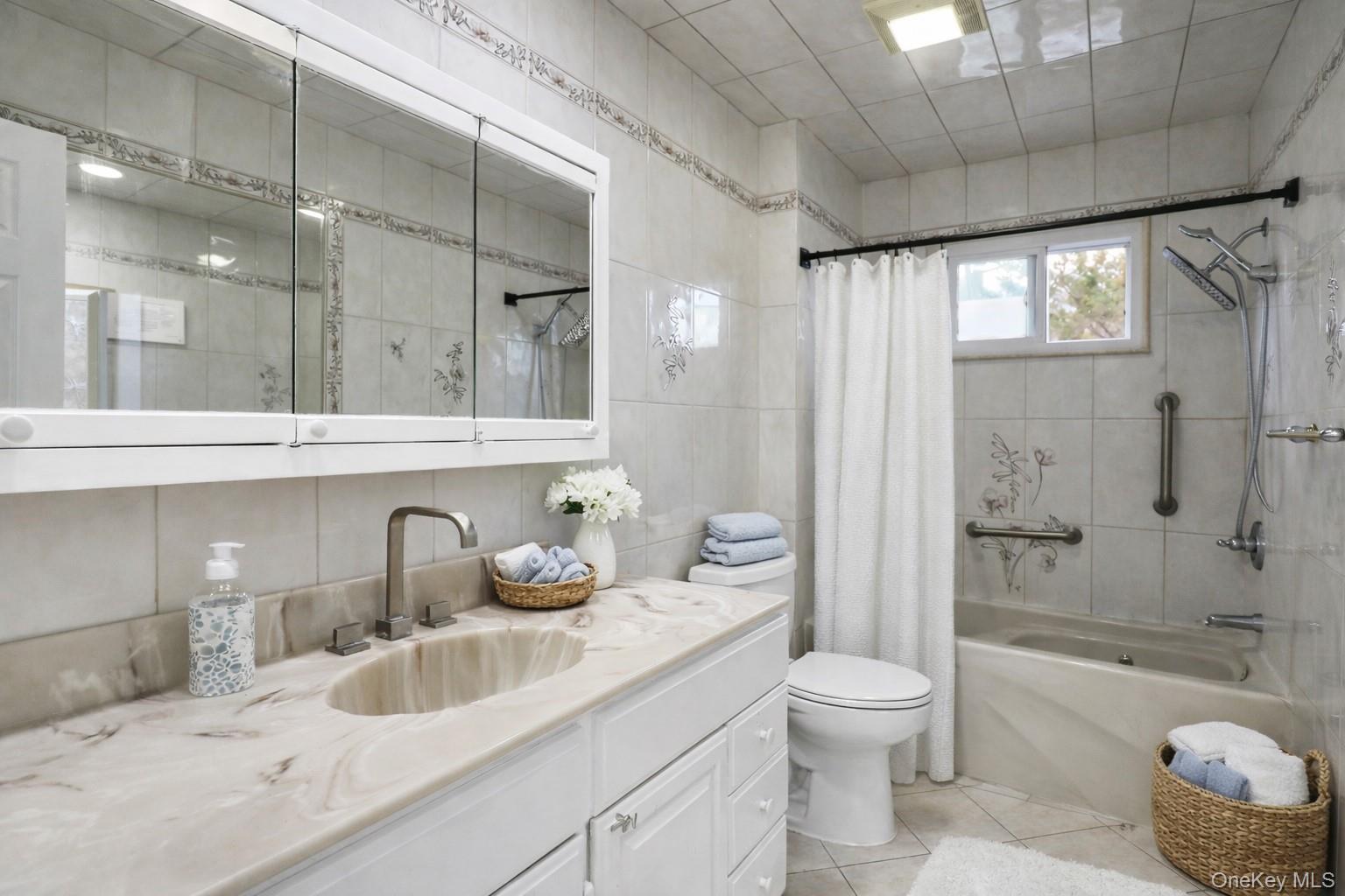 #13 photo, 11 Broadway, सफ़ोक काउंटी Ronkonkoma , NY 11779