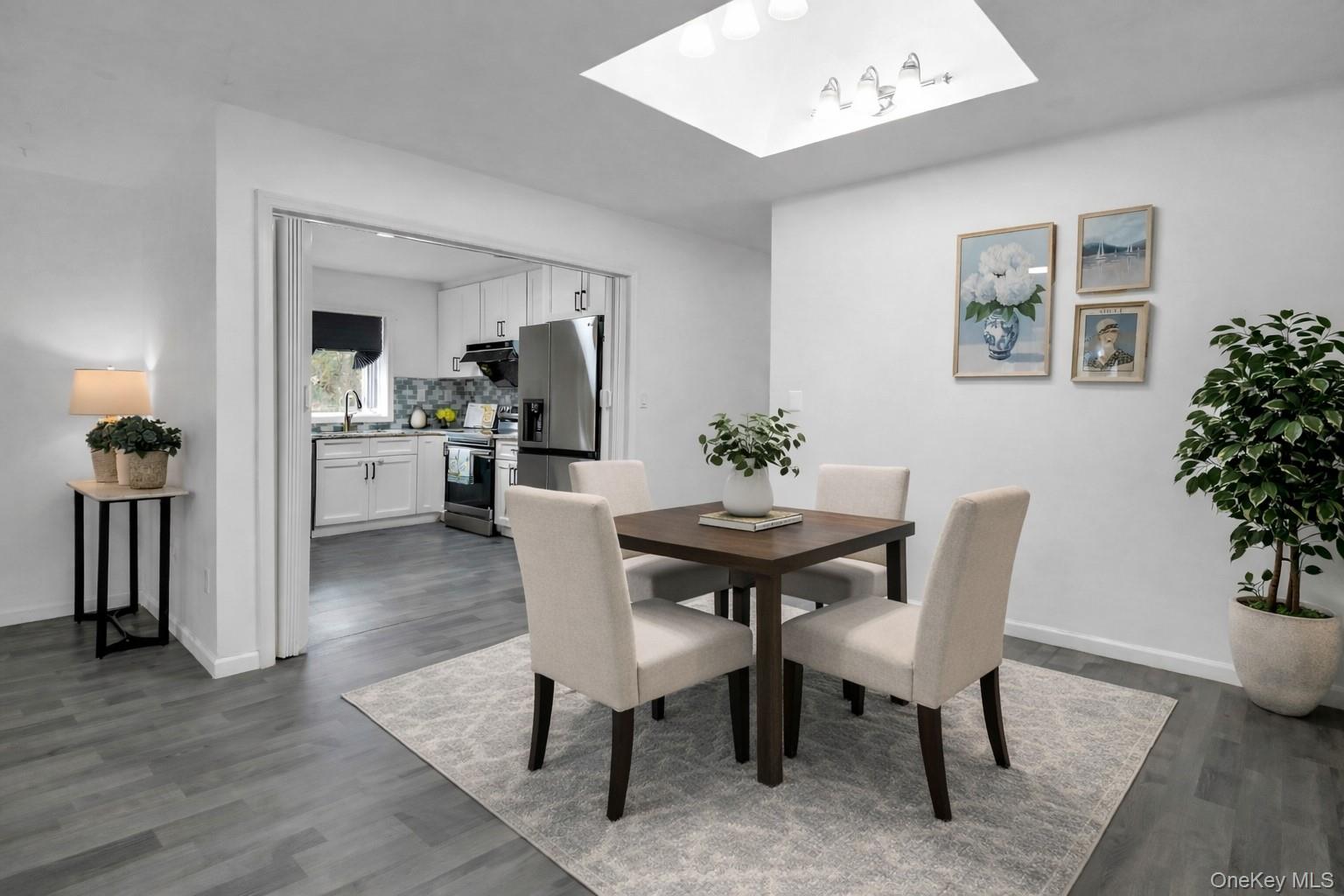 #3 photo, 11 Broadway, सफ़ोक काउंटी Ronkonkoma , NY 11779