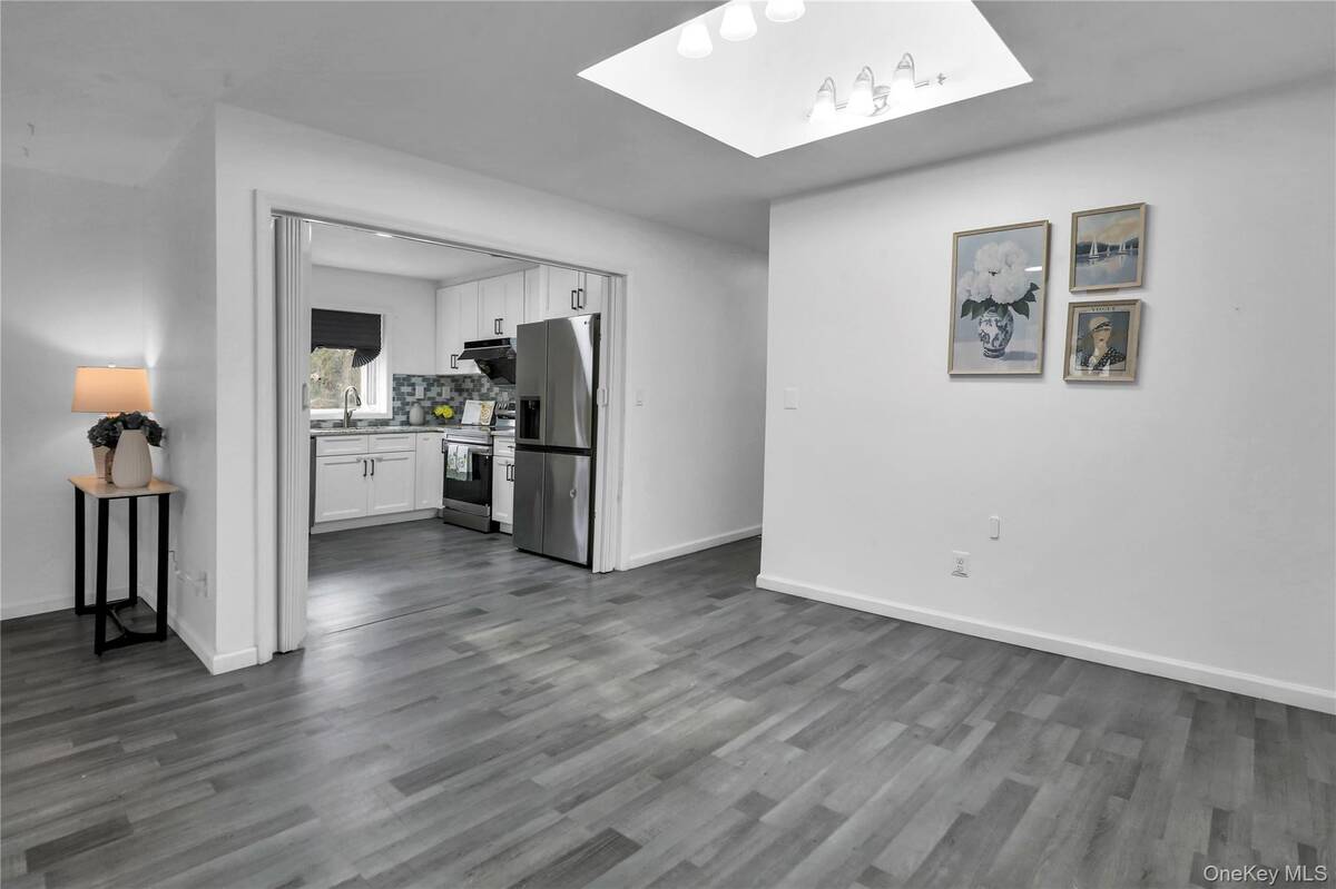 #4 photo, 11 Broadway, सफ़ोक काउंटी Ronkonkoma , NY 11779