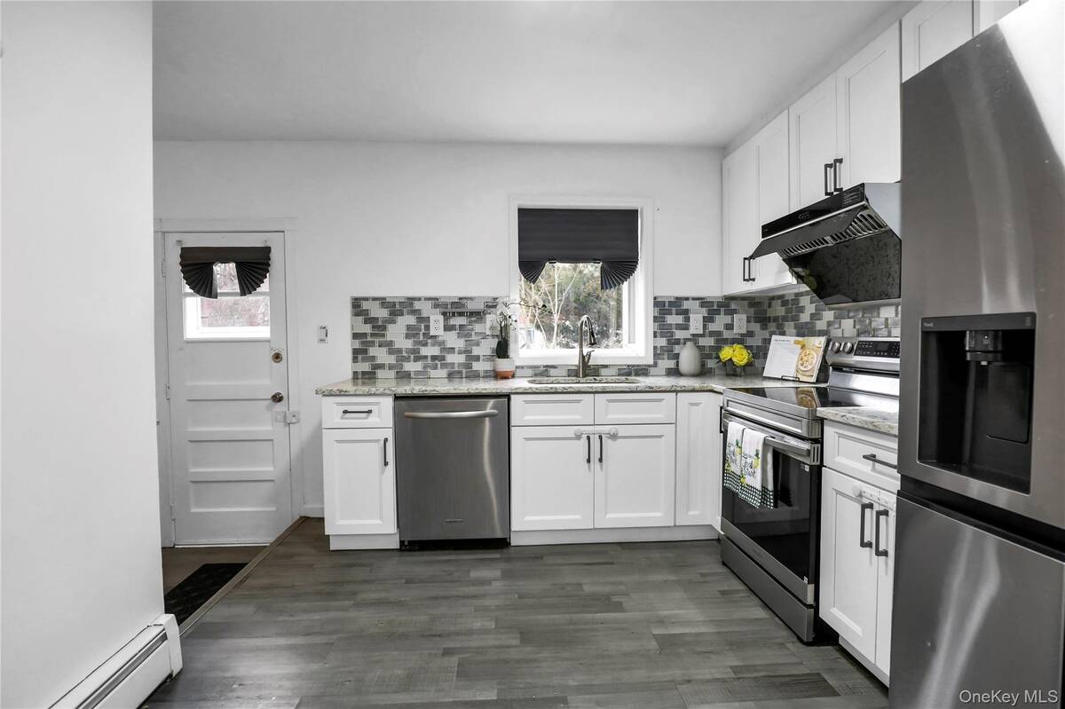 #6 photo, 11 Broadway, सफ़ोक काउंटी Ronkonkoma , NY 11779