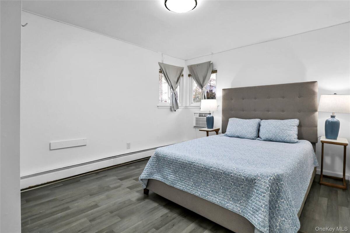 #8 photo, 11 Broadway, सफ़ोक काउंटी Ronkonkoma , NY 11779