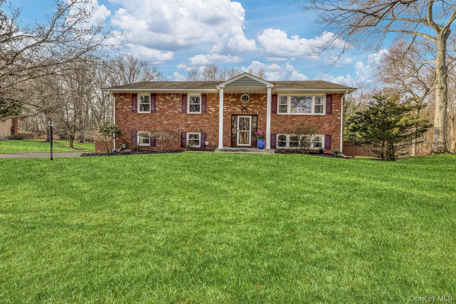 #1 photo, 7 E Mayer Drive, 뉴욕주 Suffern , NY 10901