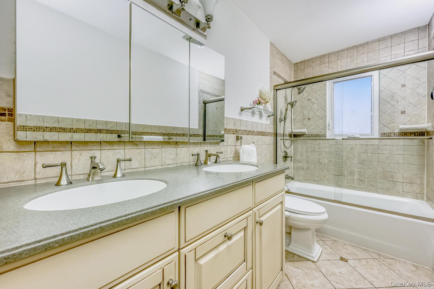 #17 photo, 7 E Mayer Drive, 뉴욕주 Suffern , NY 10901