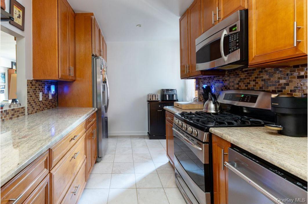 #6 photo, 3299 Cambridge Avenue, Бронкс ‖ Bronx , NY 10463