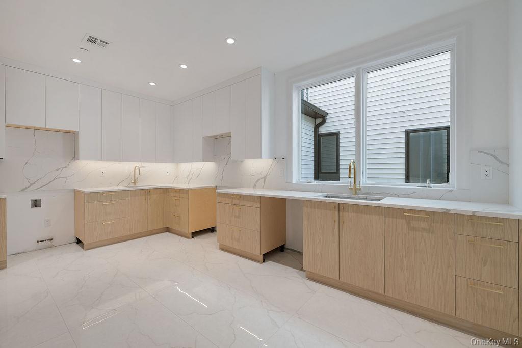 #10 photo, 27 Ellish Parkway, Spring Valley , NY 10977