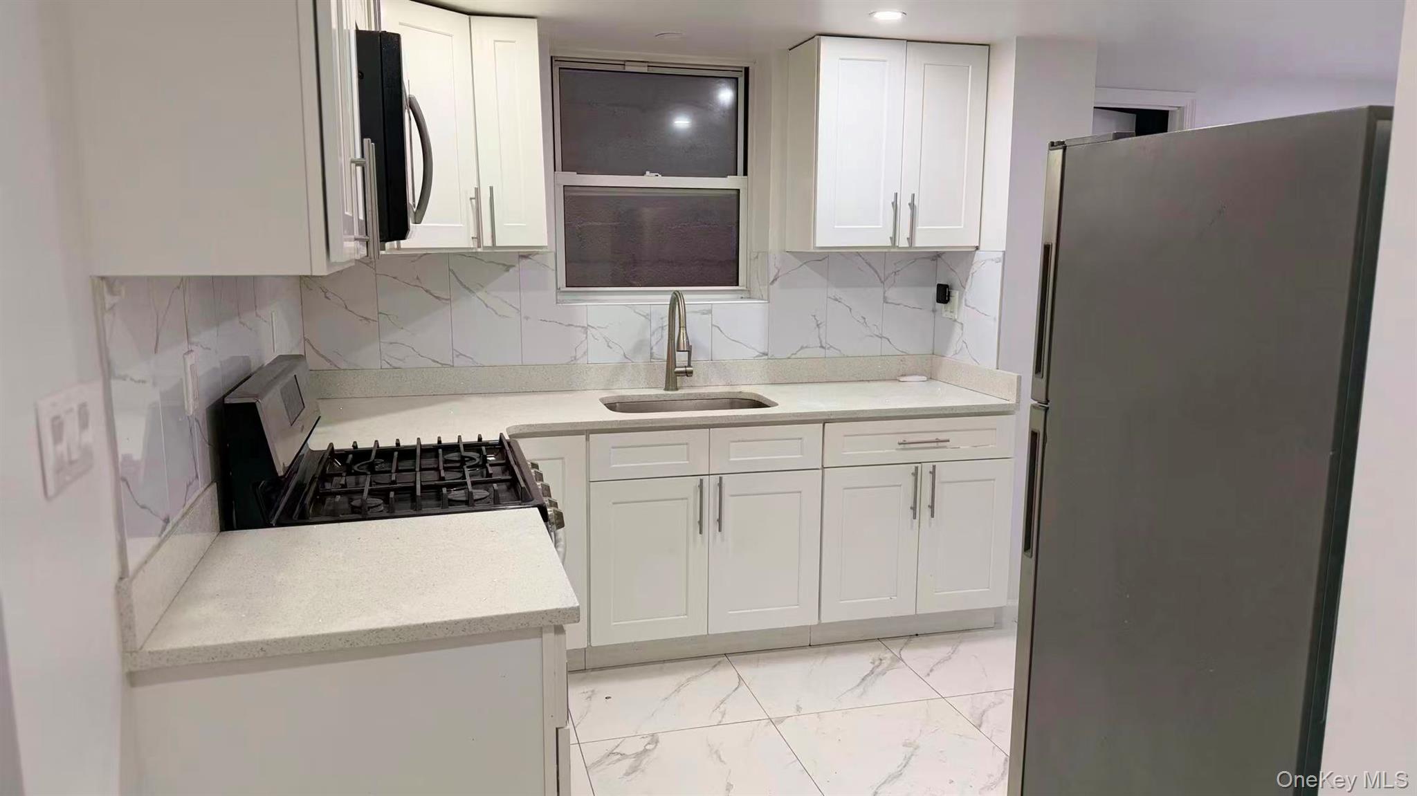 #2 photo, 70-51 45th Avenue, קווינס Woodside , NY 11377