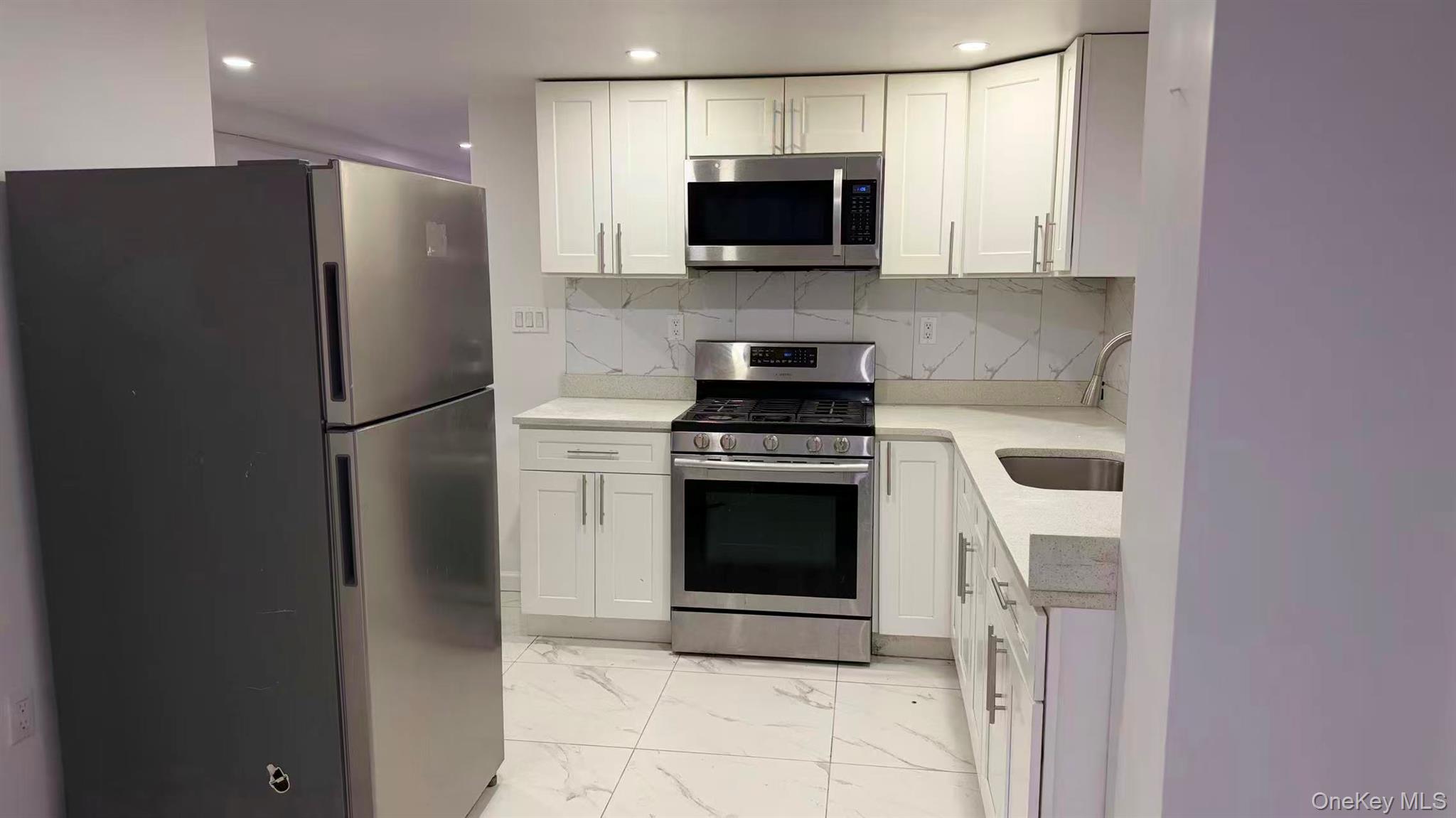 #3 photo, 70-51 45th Avenue, קווינס Woodside , NY 11377