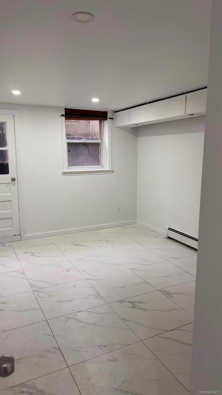 #8 photo, 70-51 45th Avenue, קווינס Woodside , NY 11377