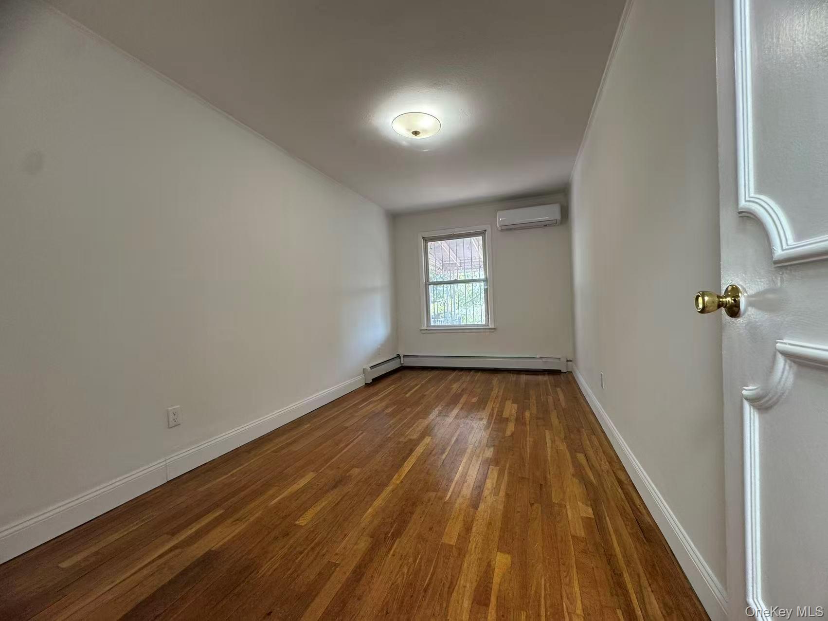 #7 photo, 47-19 213rd St, קווינס Bayside , NY 11361