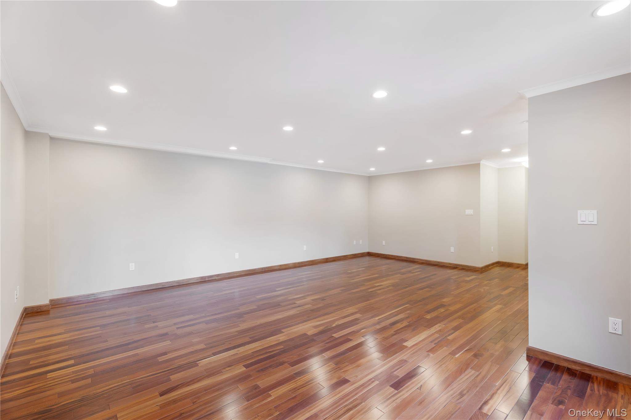 #4 photo, 1213 Avenue Z, 브루클린 Brooklyn , NY 11235