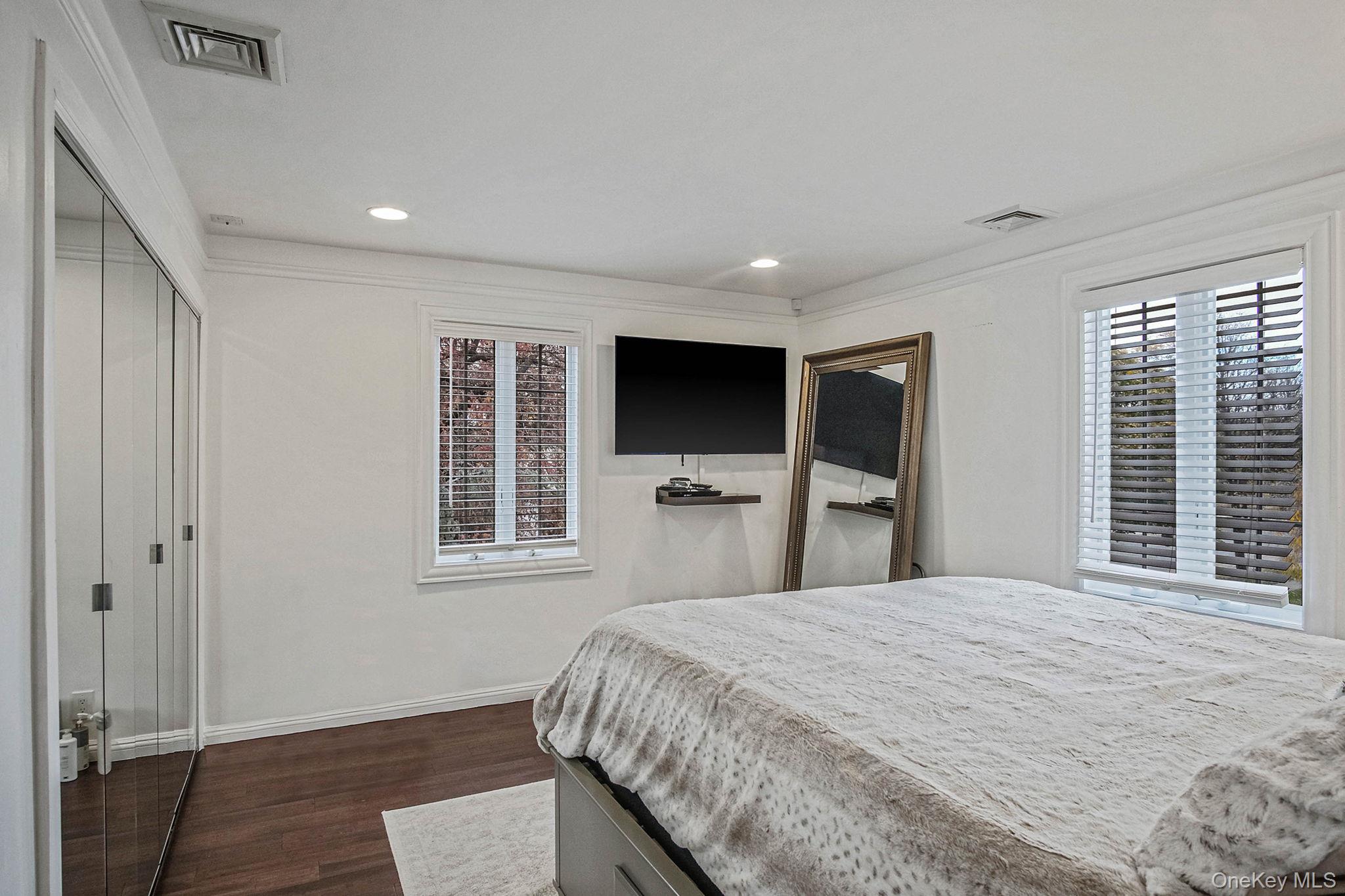 #15 photo, 150 Meadow Street, Garden City , NY 11530