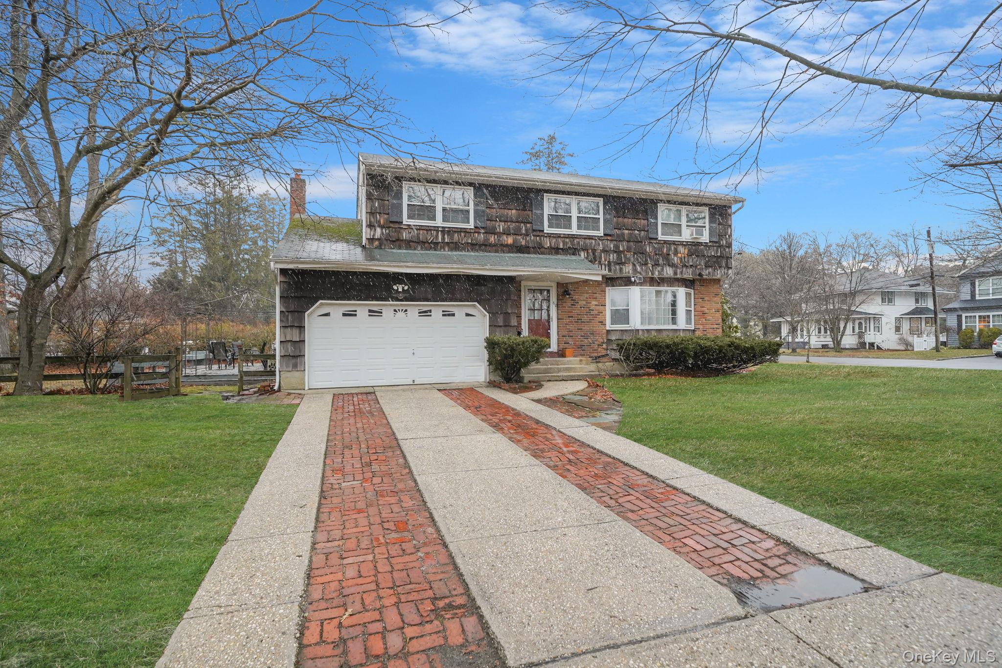 #1 photo, 60 Iroquois Drive, সাফোক কাউন্টি Brightwaters , NY 11718