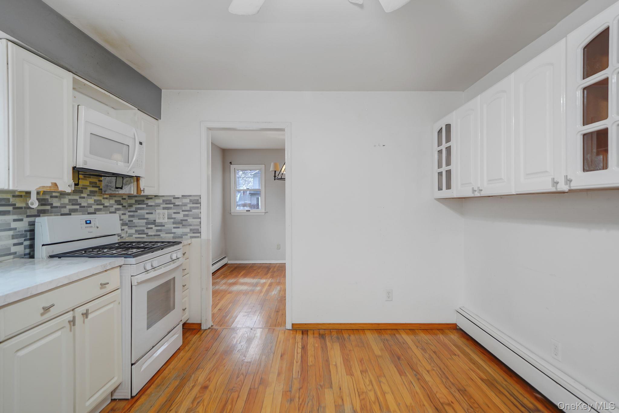 #11 photo, 60 Iroquois Drive, সাফোক কাউন্টি Brightwaters , NY 11718