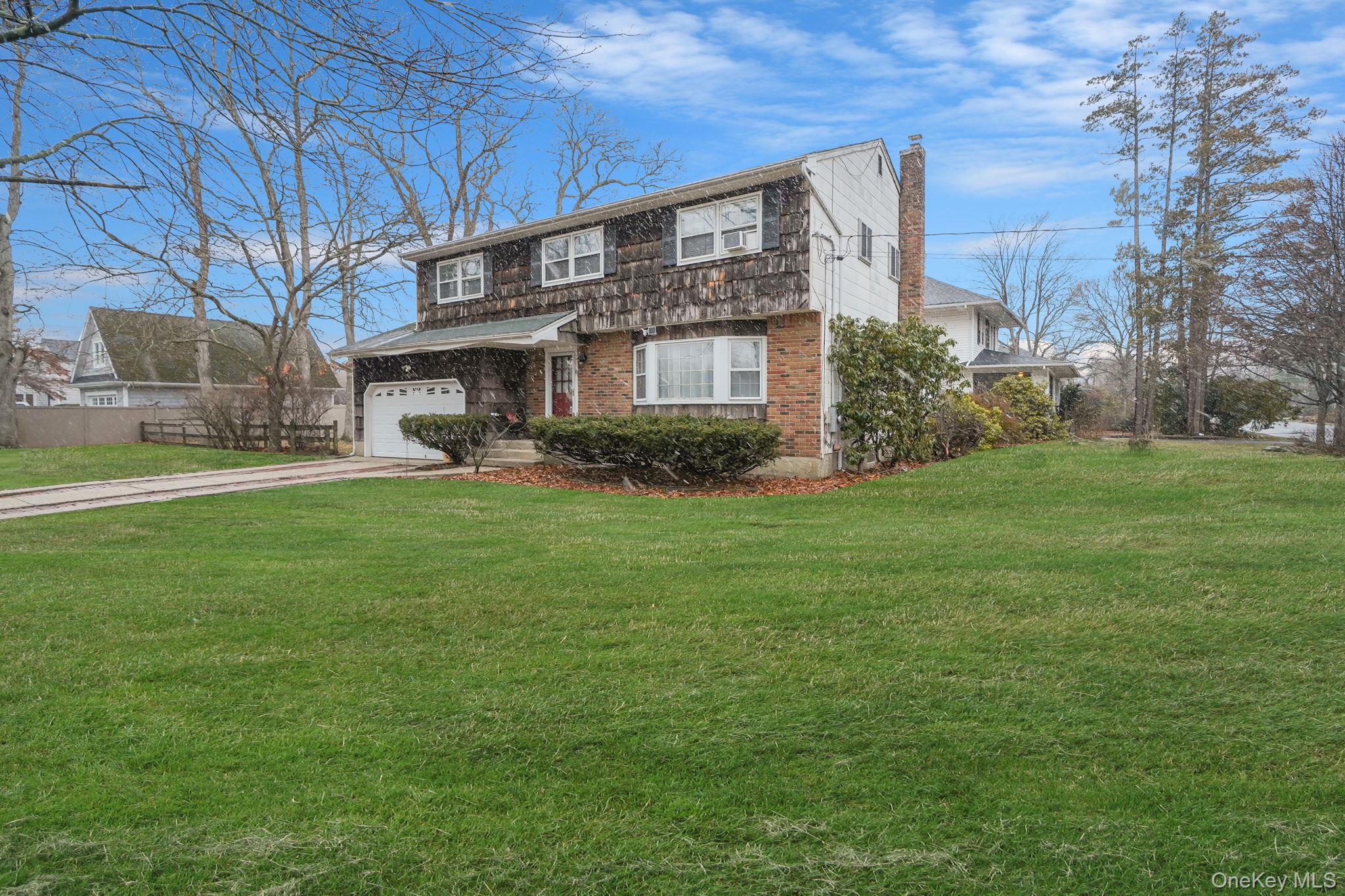 #2 photo, 60 Iroquois Drive, সাফোক কাউন্টি Brightwaters , NY 11718