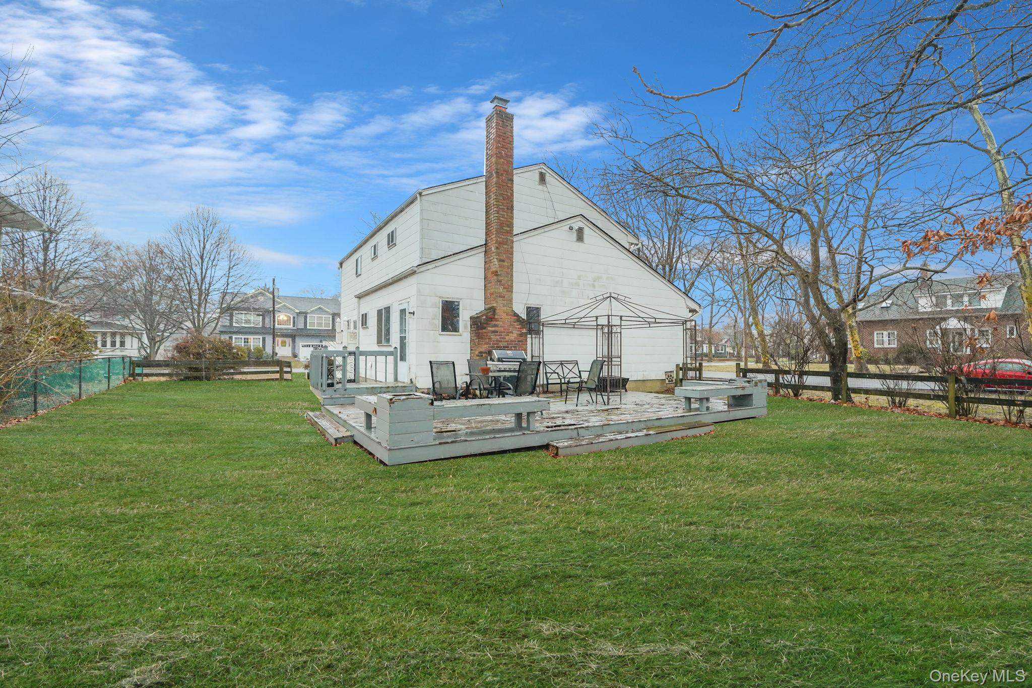 #3 photo, 60 Iroquois Drive, সাফোক কাউন্টি Brightwaters , NY 11718