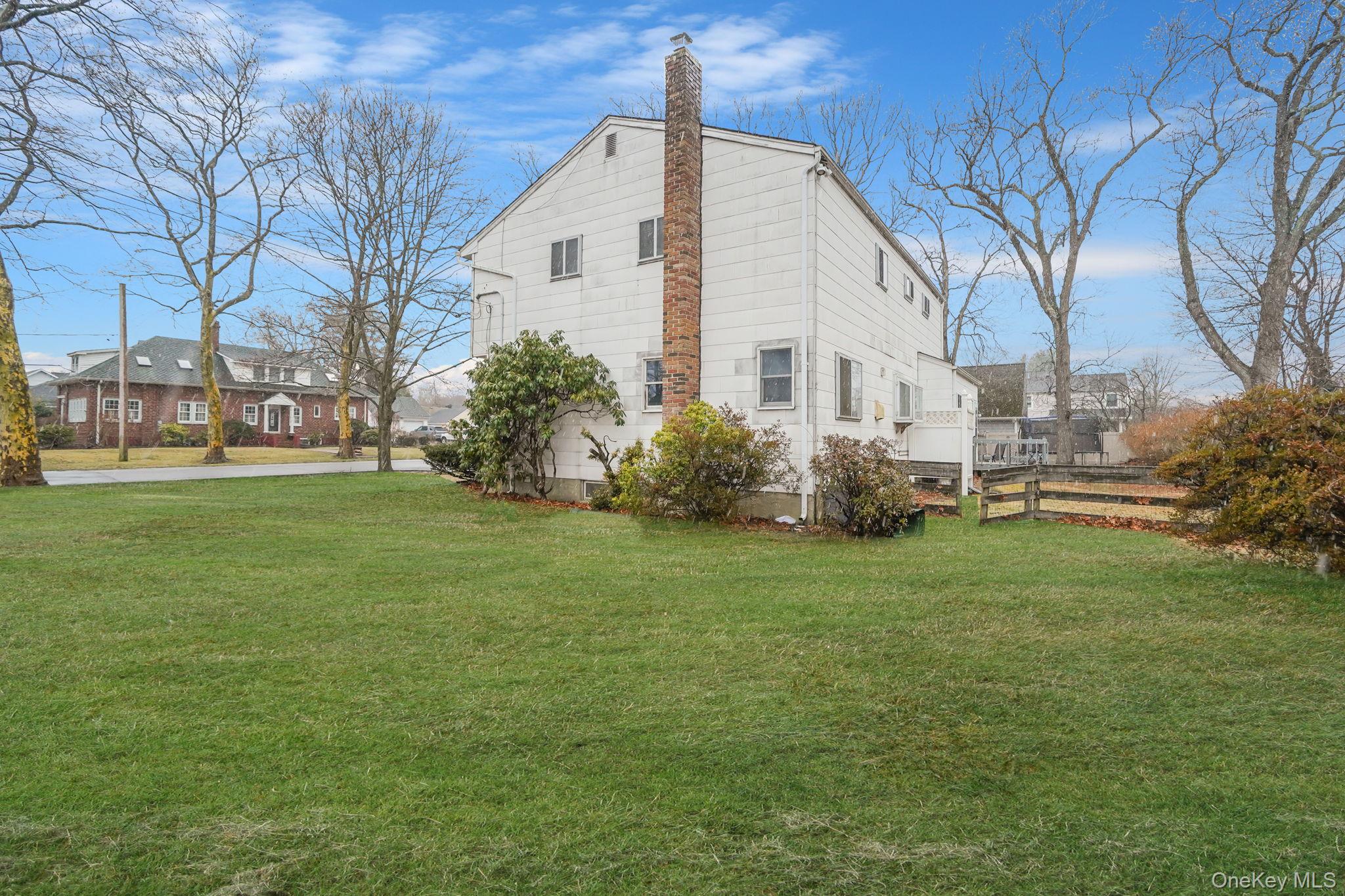 #4 photo, 60 Iroquois Drive, সাফোক কাউন্টি Brightwaters , NY 11718