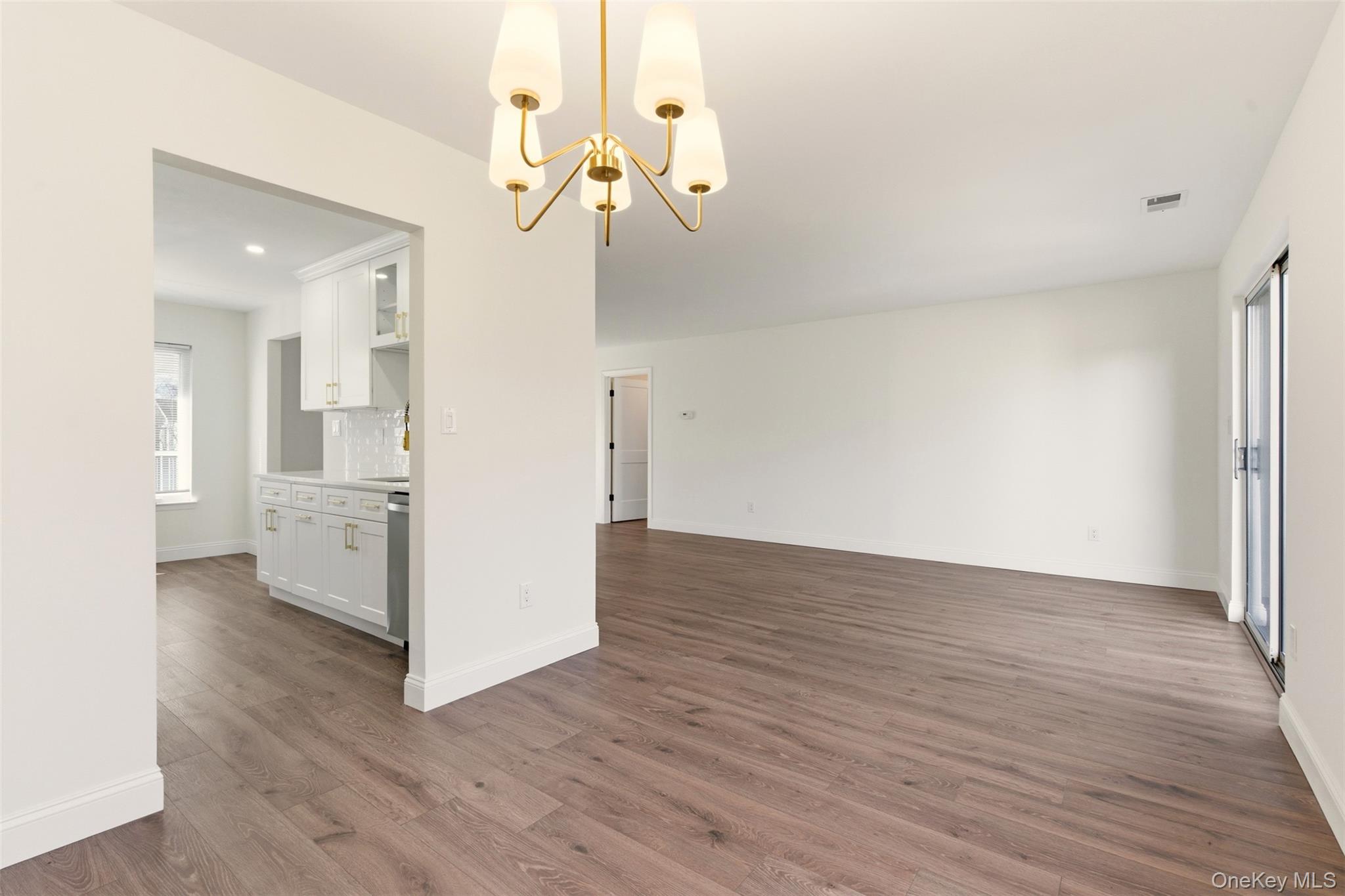 #11 photo, 909 Fenway Road, سوفولك Saint James , NY 11780