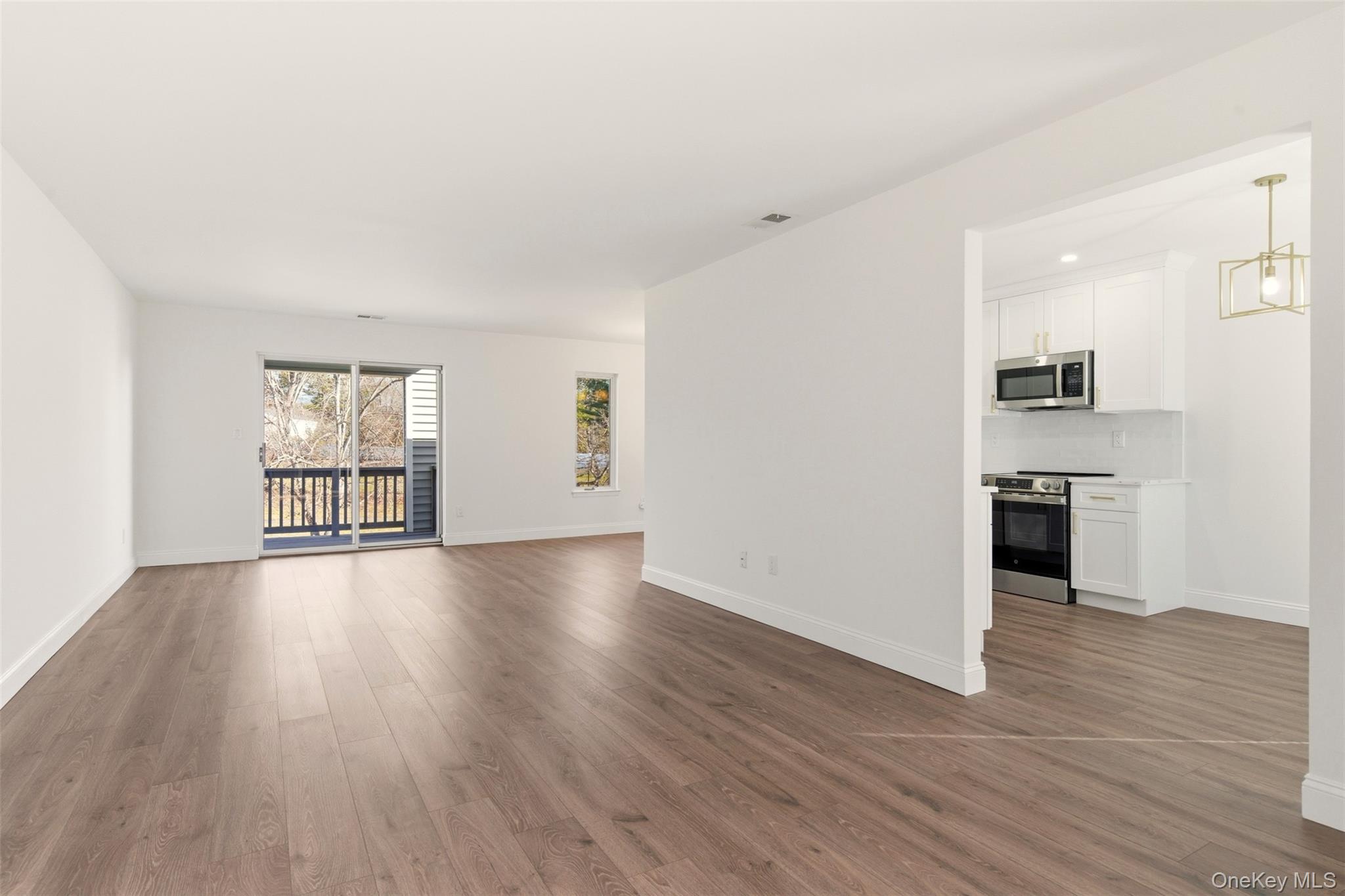 #8 photo, 909 Fenway Road, سوفولك Saint James , NY 11780