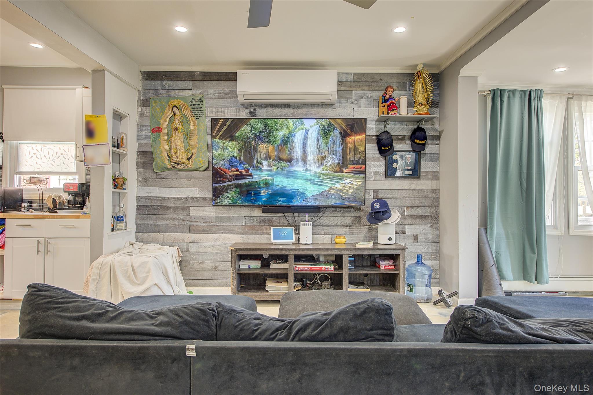 #13 photo, 21607 110th Avenue, कुईंस Queens Village , NY 11429