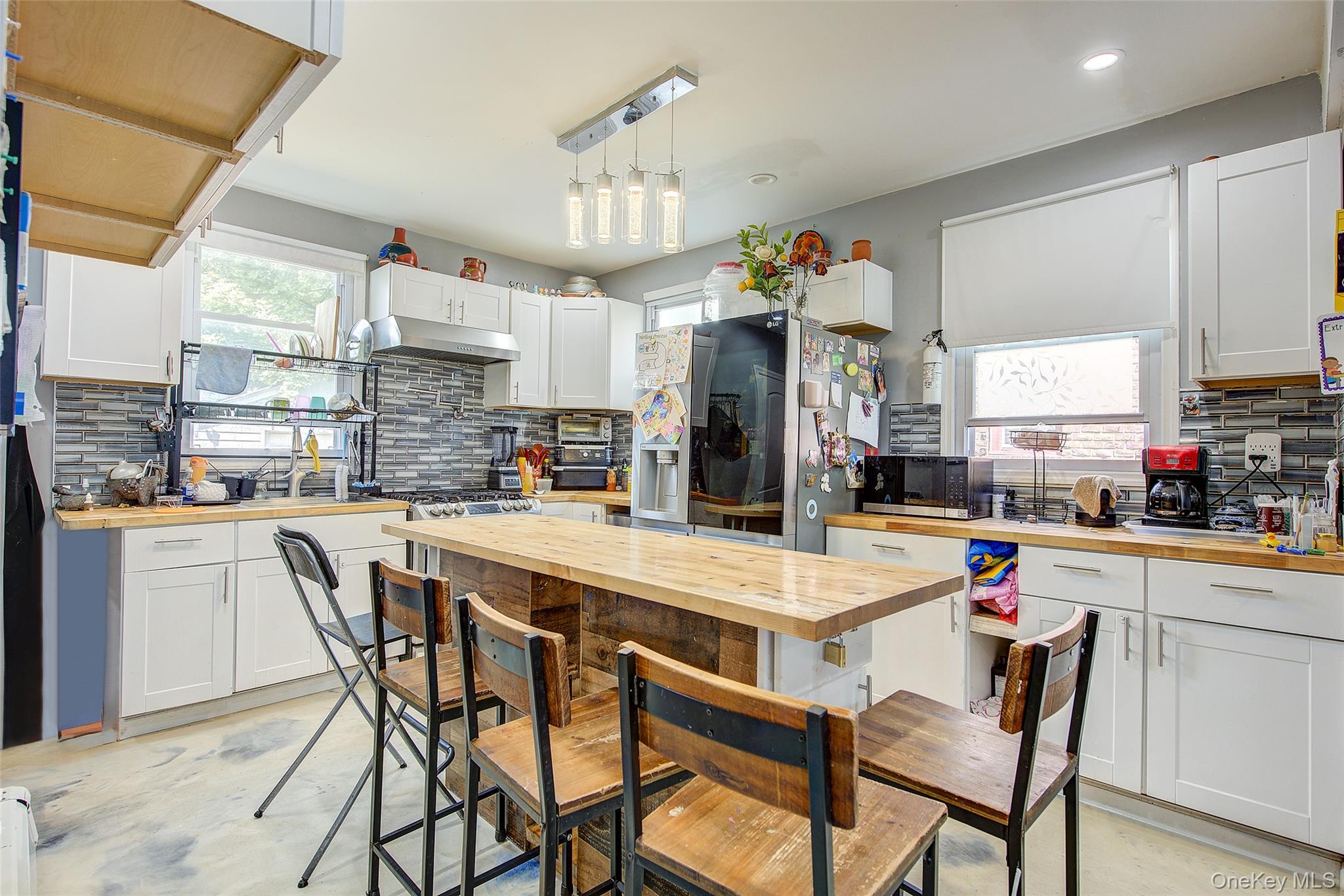 #16 photo, 21607 110th Avenue, कुईंस Queens Village , NY 11429