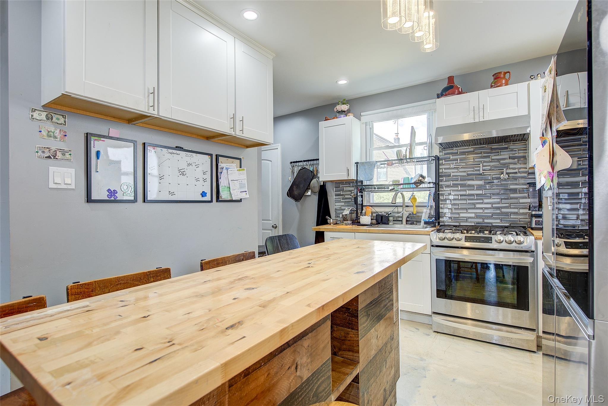 #17 photo, 21607 110th Avenue, कुईंस Queens Village , NY 11429